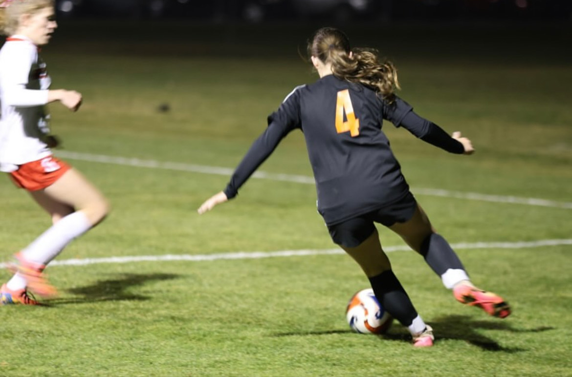 Sophomore Peyton Irelan dribbles the ball as the Bulldogs cruise into state quarterfinal.
