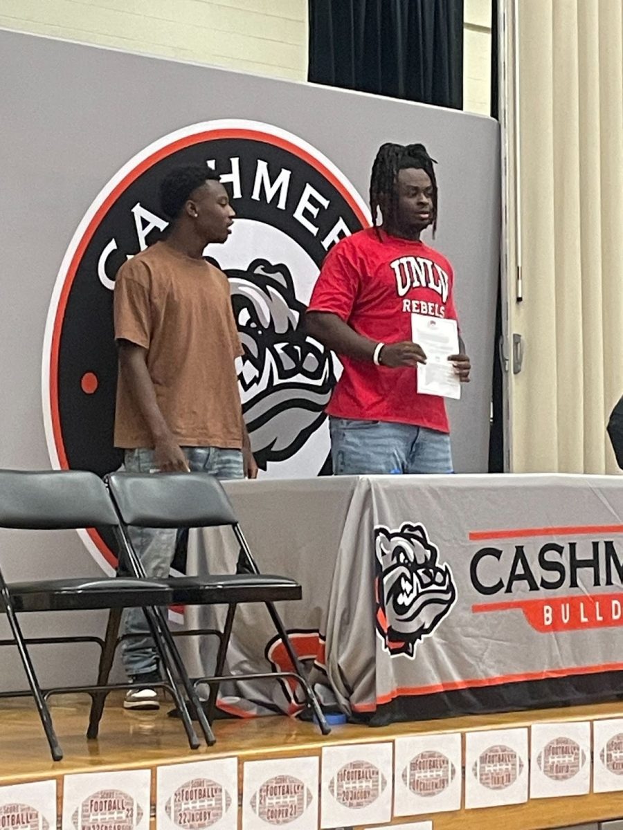 Prin Fox signing his UNLV contract.  

