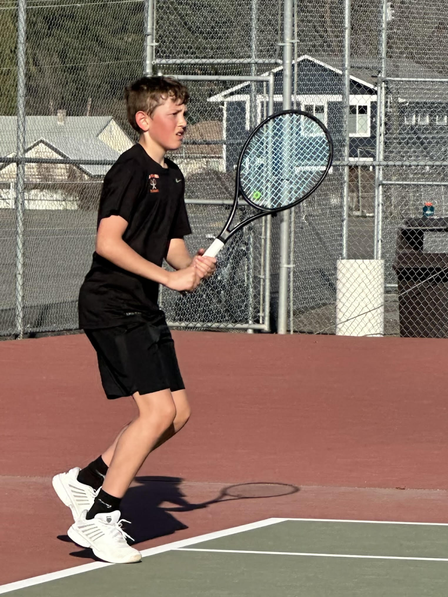 Albin returning a serve.
